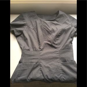 Jaanuu pintuck scrub top XS